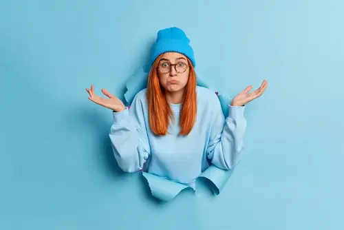 Ilustración gorro y libros